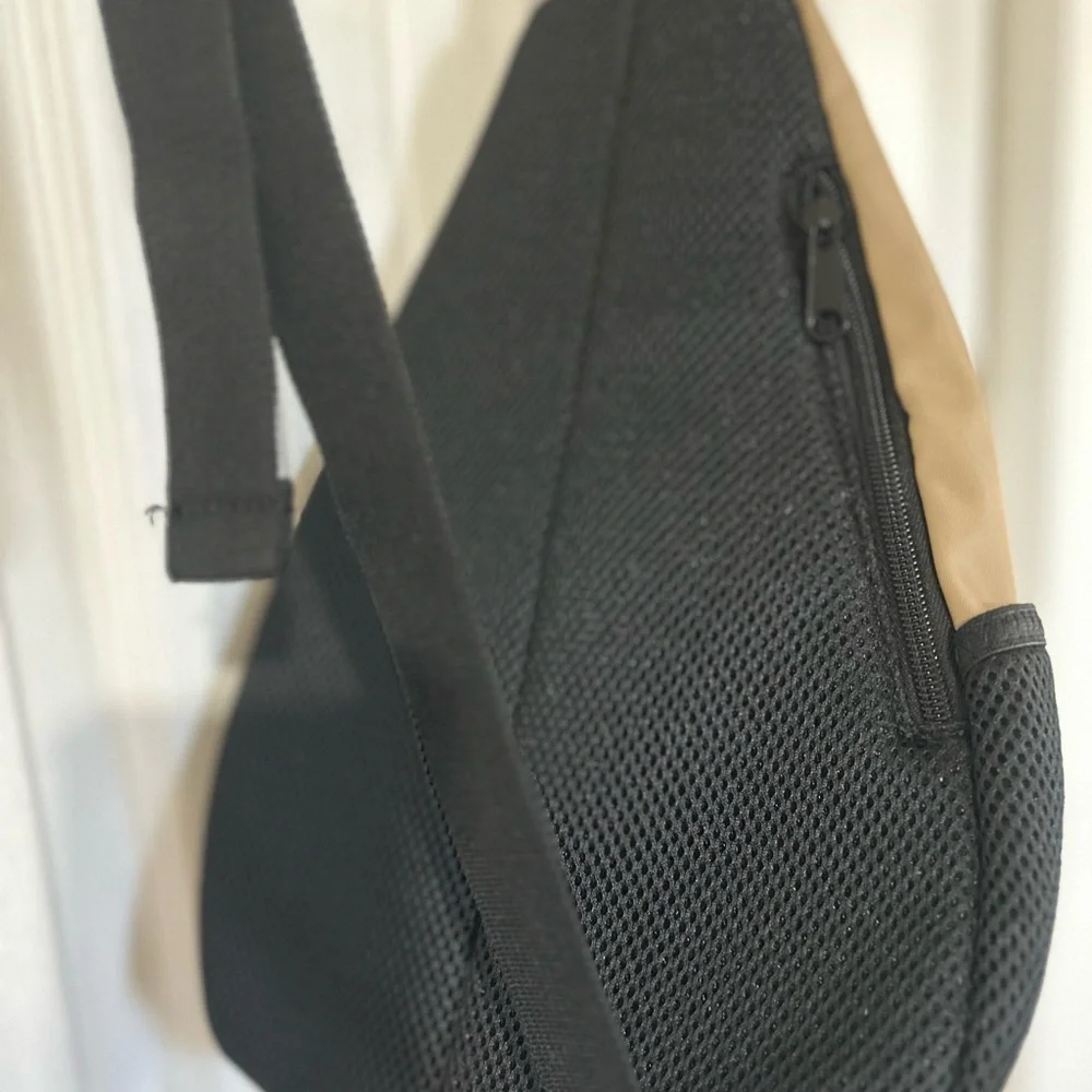 Duchamp London Unisex Crossbody Sling Bag Backpack Tan black - Picture 6 of 6